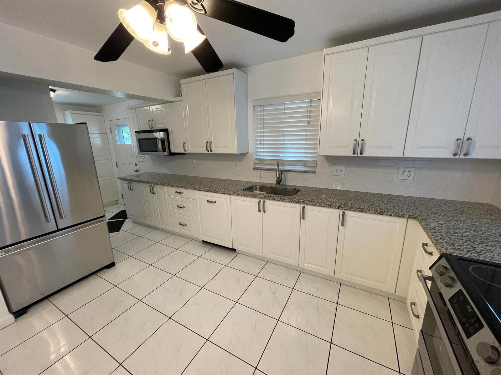 845 NW 10TH Avenue, Dania Beach, FL 33004 — zdjęcie 2