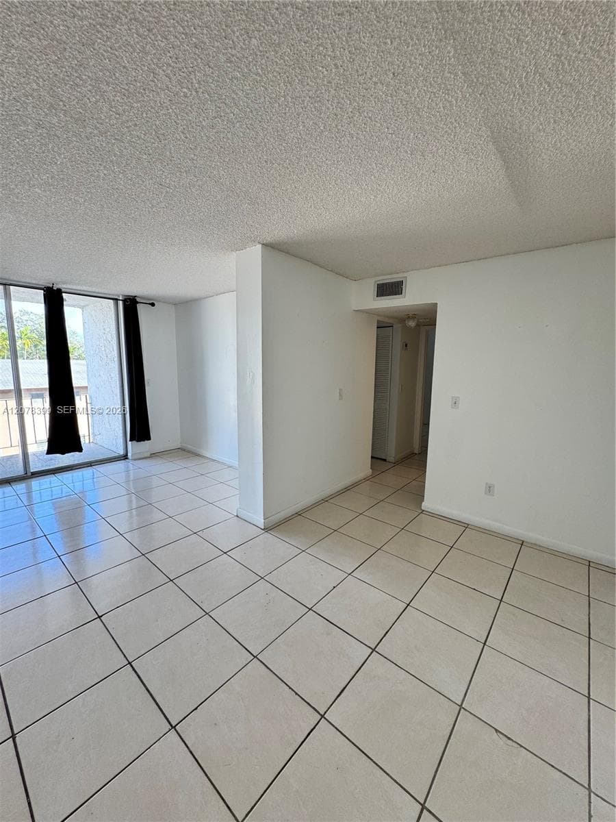 12105 NE 6th Ave # 304, North Miami, FL 33161 — zdjęcie 2