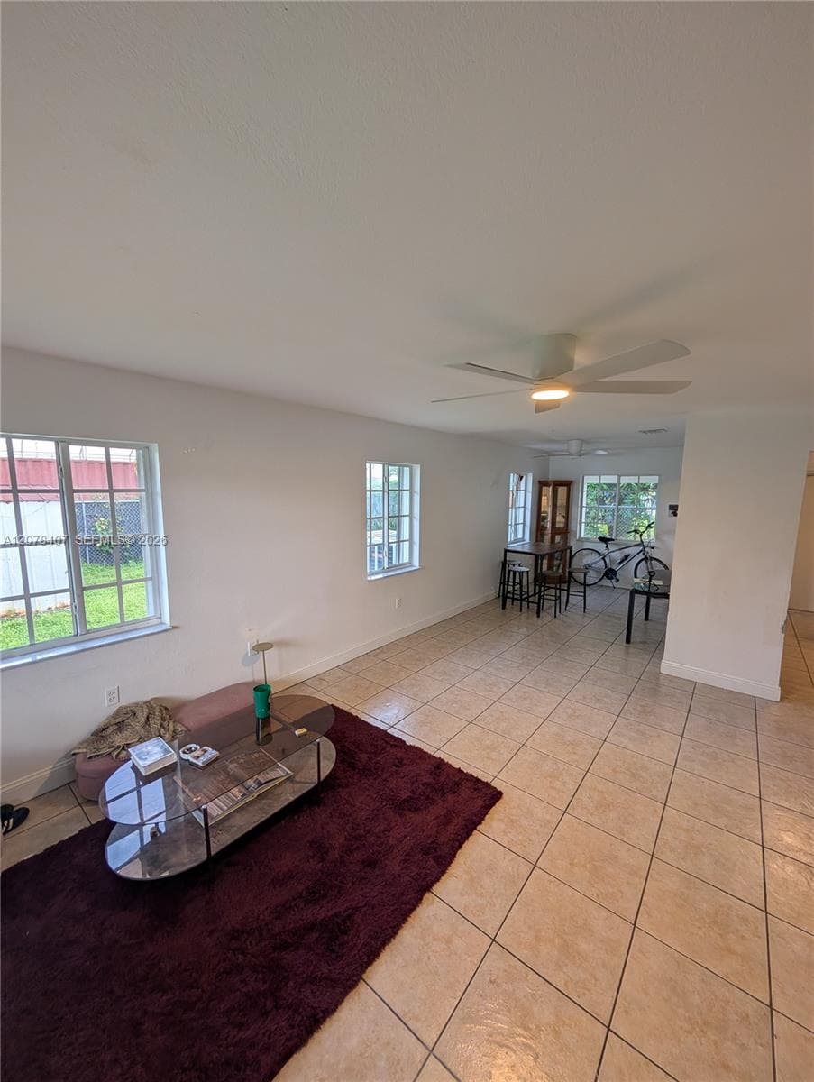 225 NW 53rd St # R, Miami, FL 33127 — zdjęcie 2