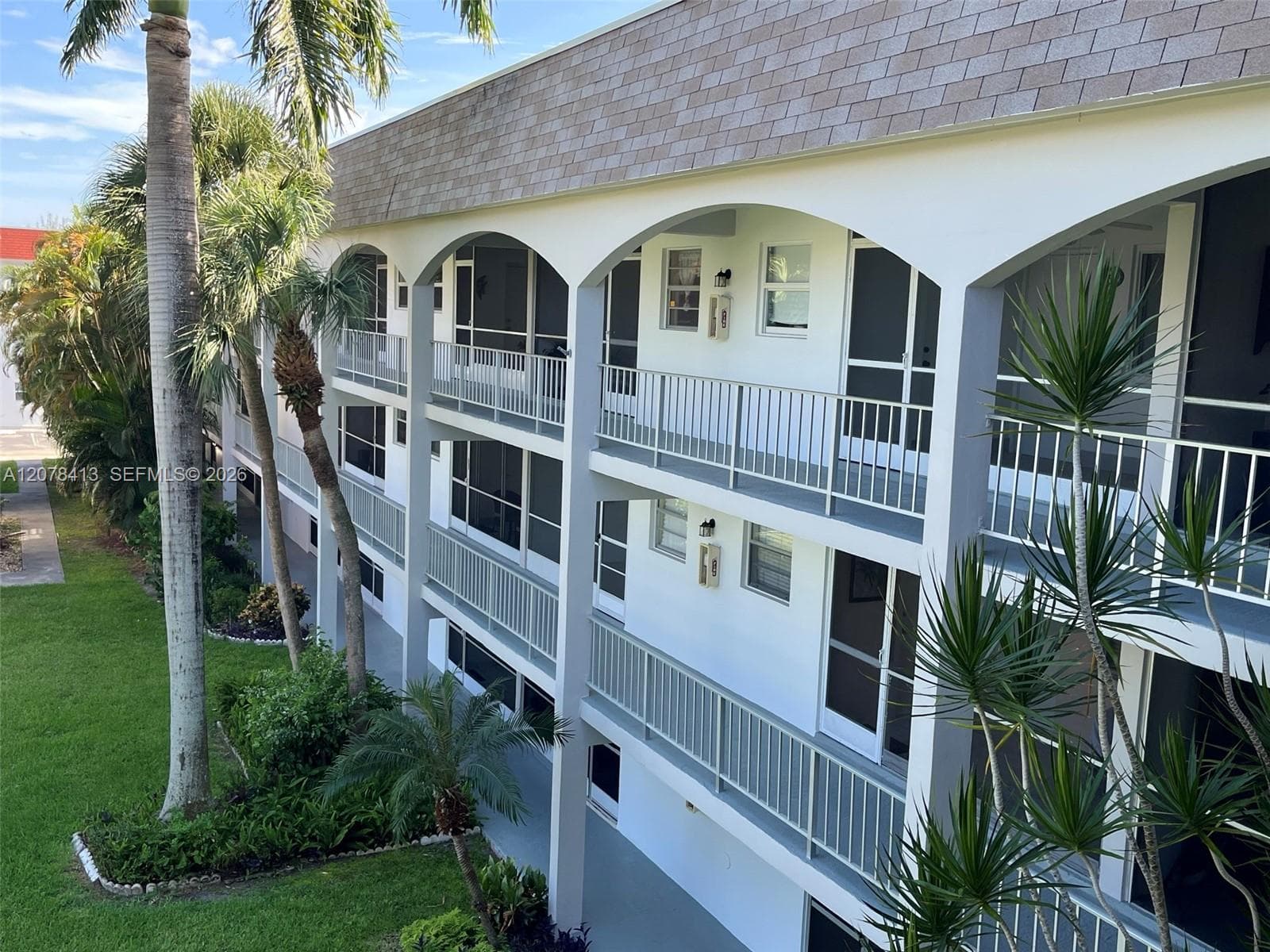 581 Blue Heron Dr # 307-B, Hallandale Beach, FL 33009 — zdjęcie 2
