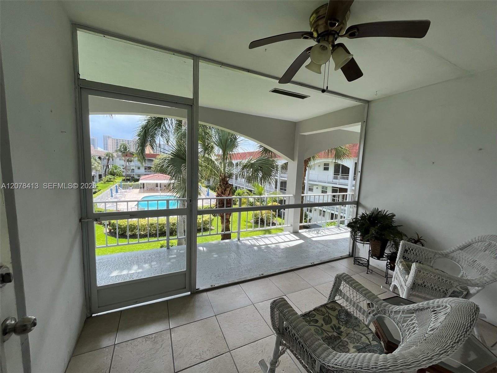 581 Blue Heron Dr # 307-B, Hallandale Beach, FL 33009 — zdjęcie 5
