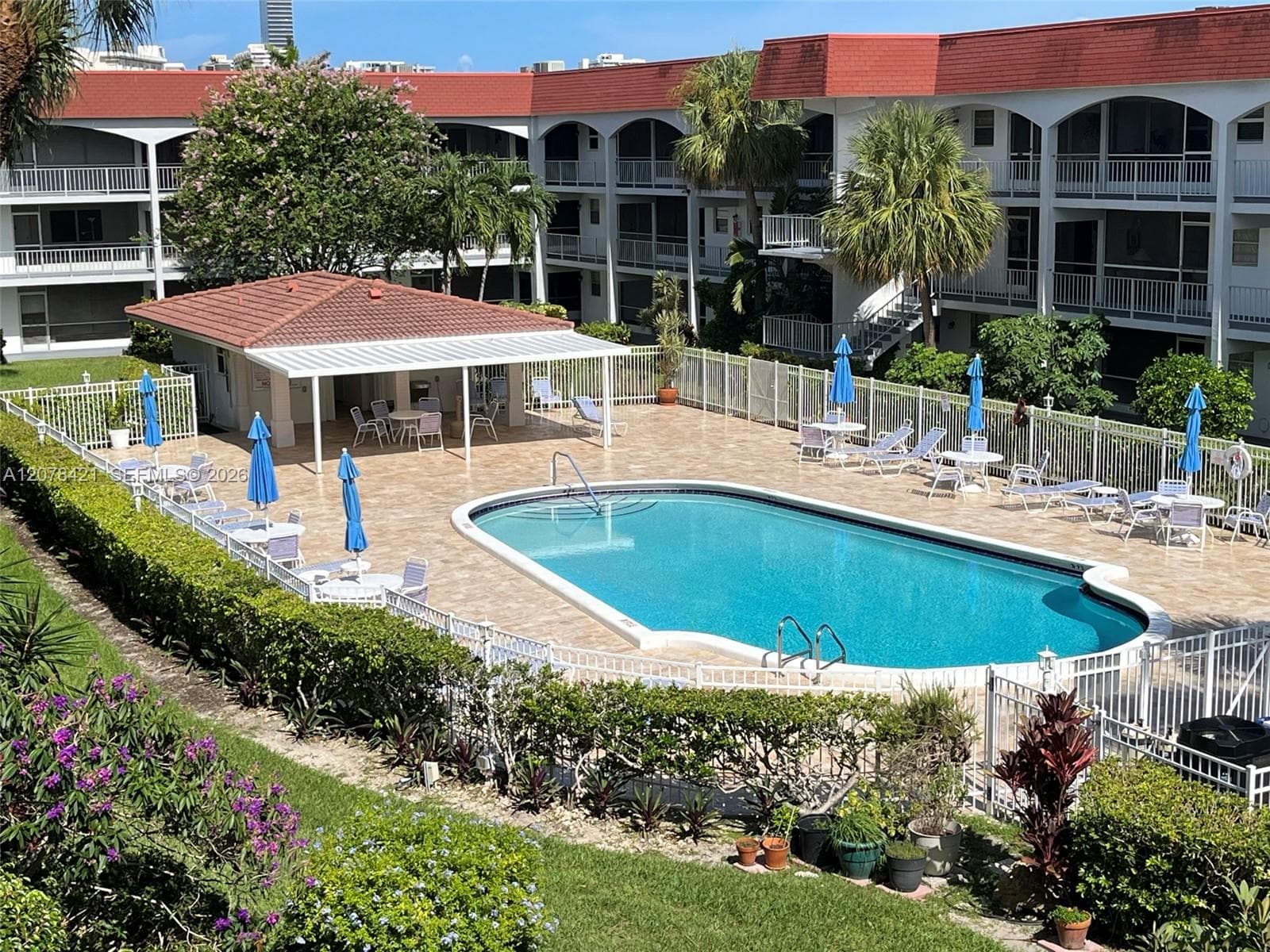581 Blue Heron Dr # 212-B, Hallandale Beach, FL 33009 — zdjęcie 3