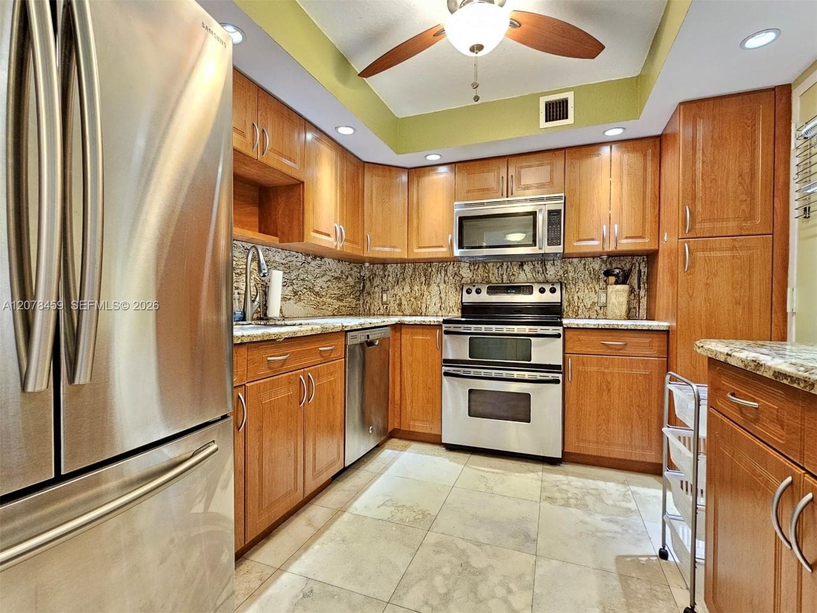 427 Golden Isles Dr # 16E, Hallandale Beach, FL 33009 — zdjęcie 3