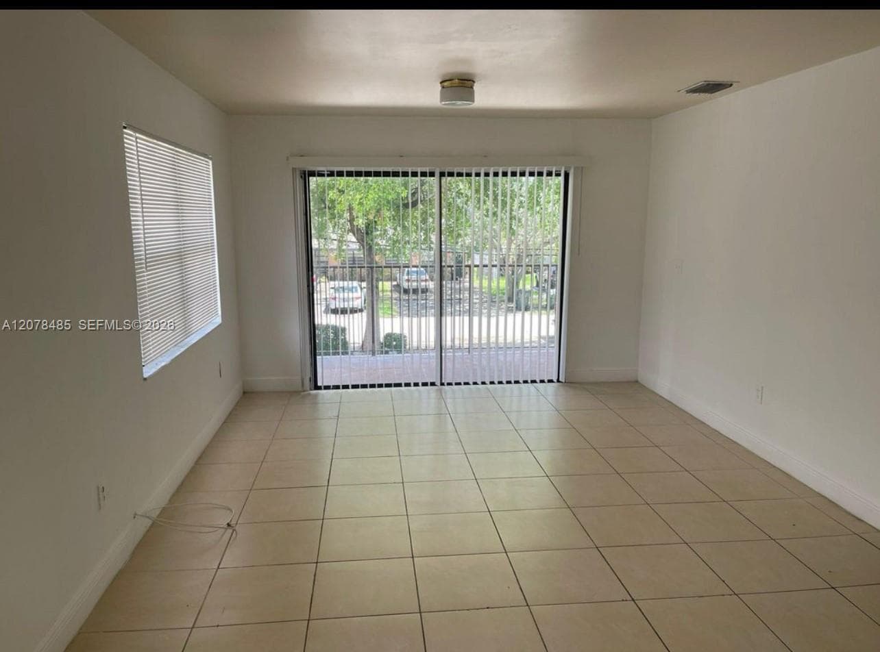 1017 SW 8th St # A, Hallandale Beach, FL 33009 — zdjęcie 2