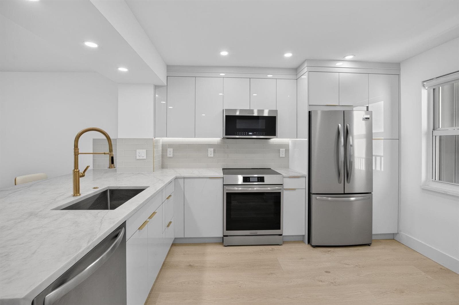 896 N FEDERAL Highway # 421, Lantana, FL 33462 — zdjęcie 5
