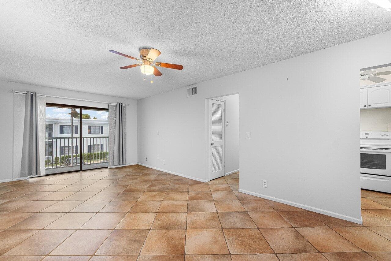 120 CYPRESS CLUB Drive # 231, Pompano Beach, FL 33060 — zdjęcie 3