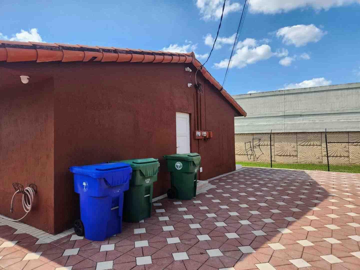 1195 NW 30TH Place, Miami, FL 33125 — zdjęcie 3