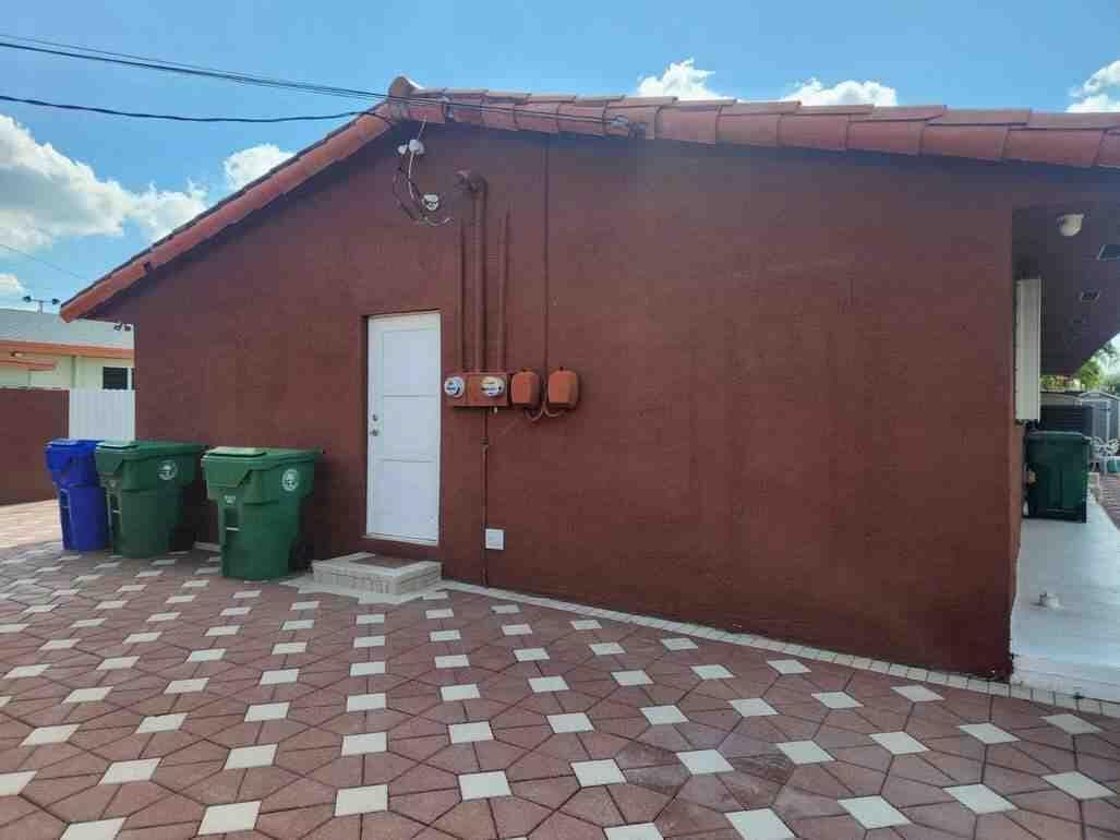 1195 NW 30TH Place, Miami, FL 33125 — zdjęcie 4