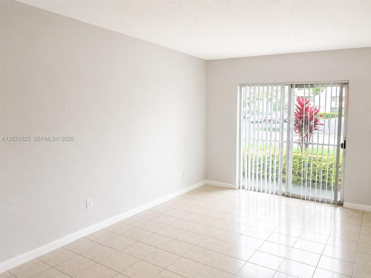 3400 NW 30th St # 9, Lauderdale Lakes, FL 33311 — zdjęcie 3