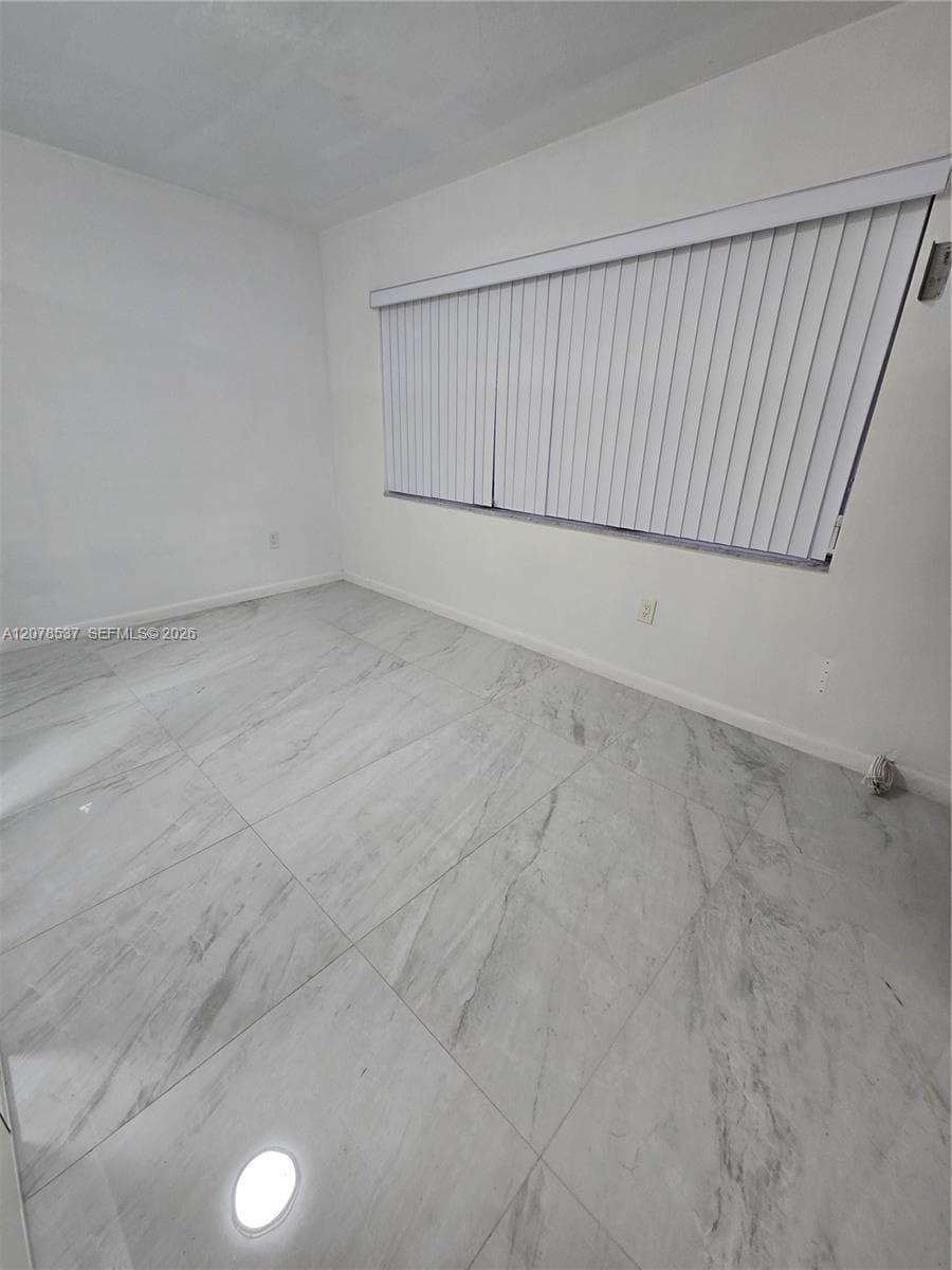 1550 NE 191st St # 105-B, Miami, FL 33179 — zdjęcie 4