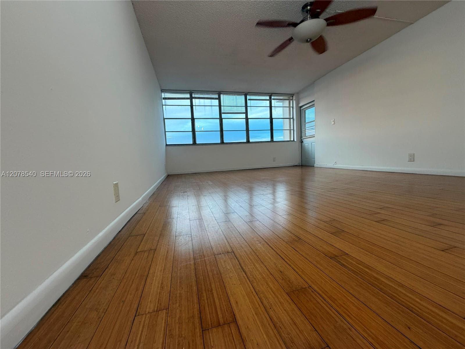 2025 NE 164th St # 1015, North Miami Beach, FL 33162 — zdjęcie 3