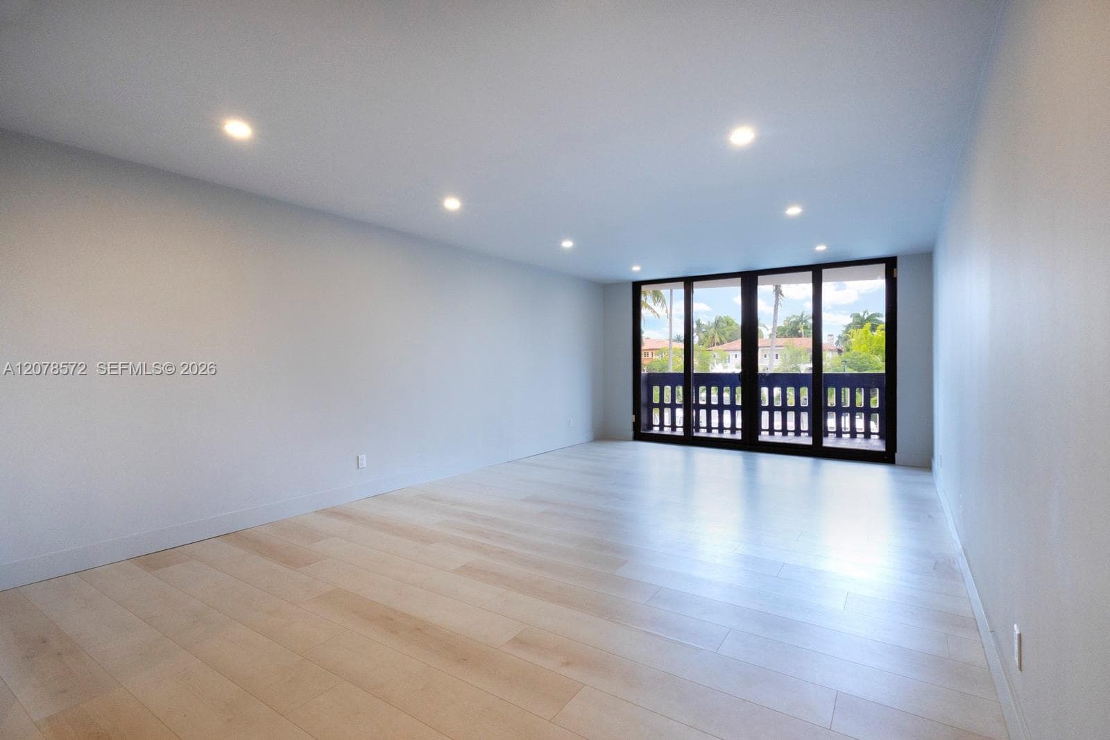 90 Edgewater Dr # 224, Coral Gables, FL 33133