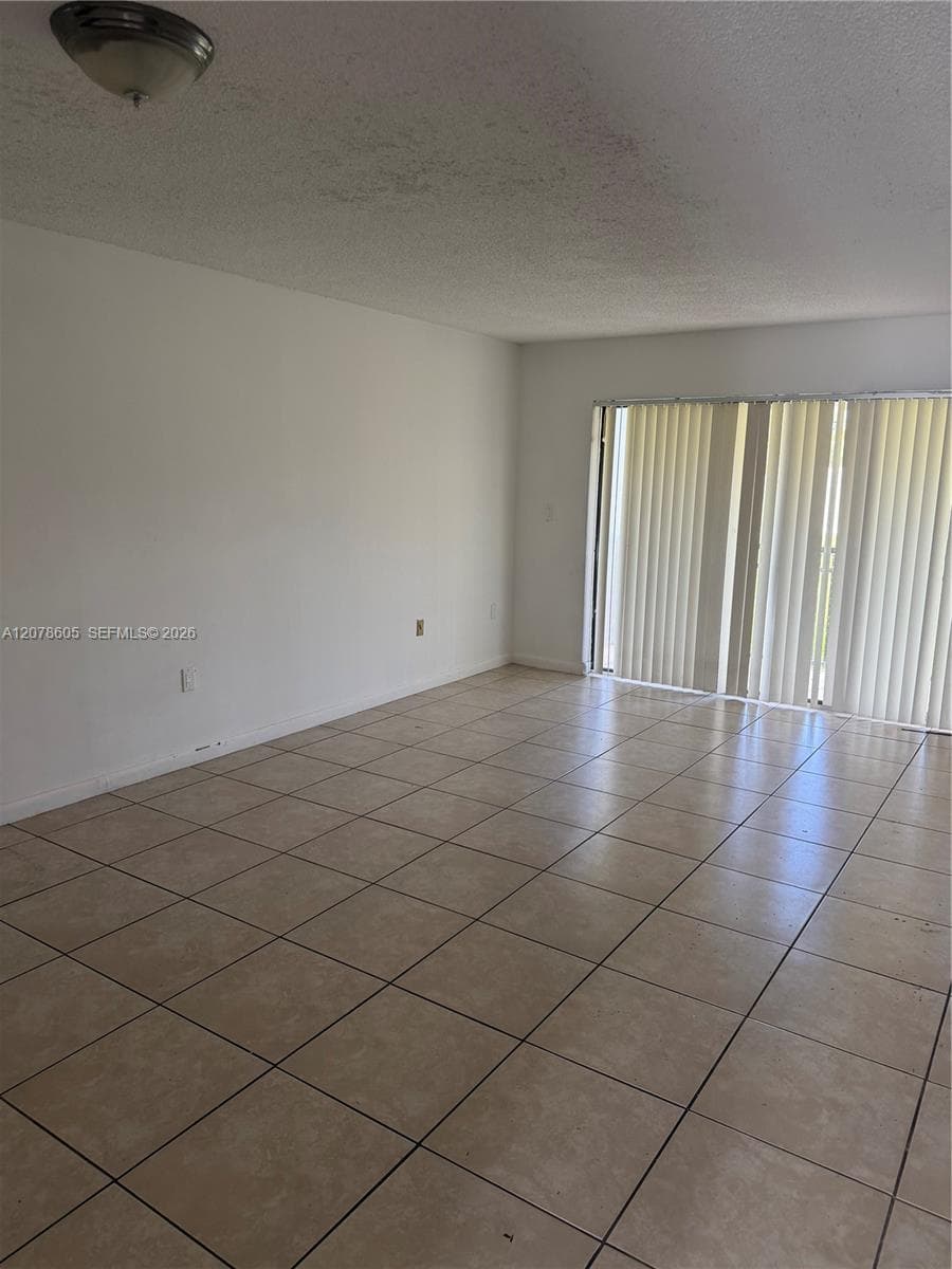 650 NE 149th St # 106F, Miami, FL 33161 — zdjęcie 4