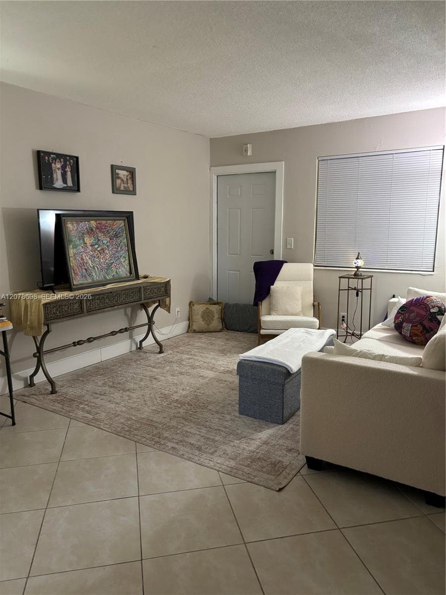 1100 NE 1st Ct # 102, Hallandale Beach, FL 33009 — zdjęcie 2