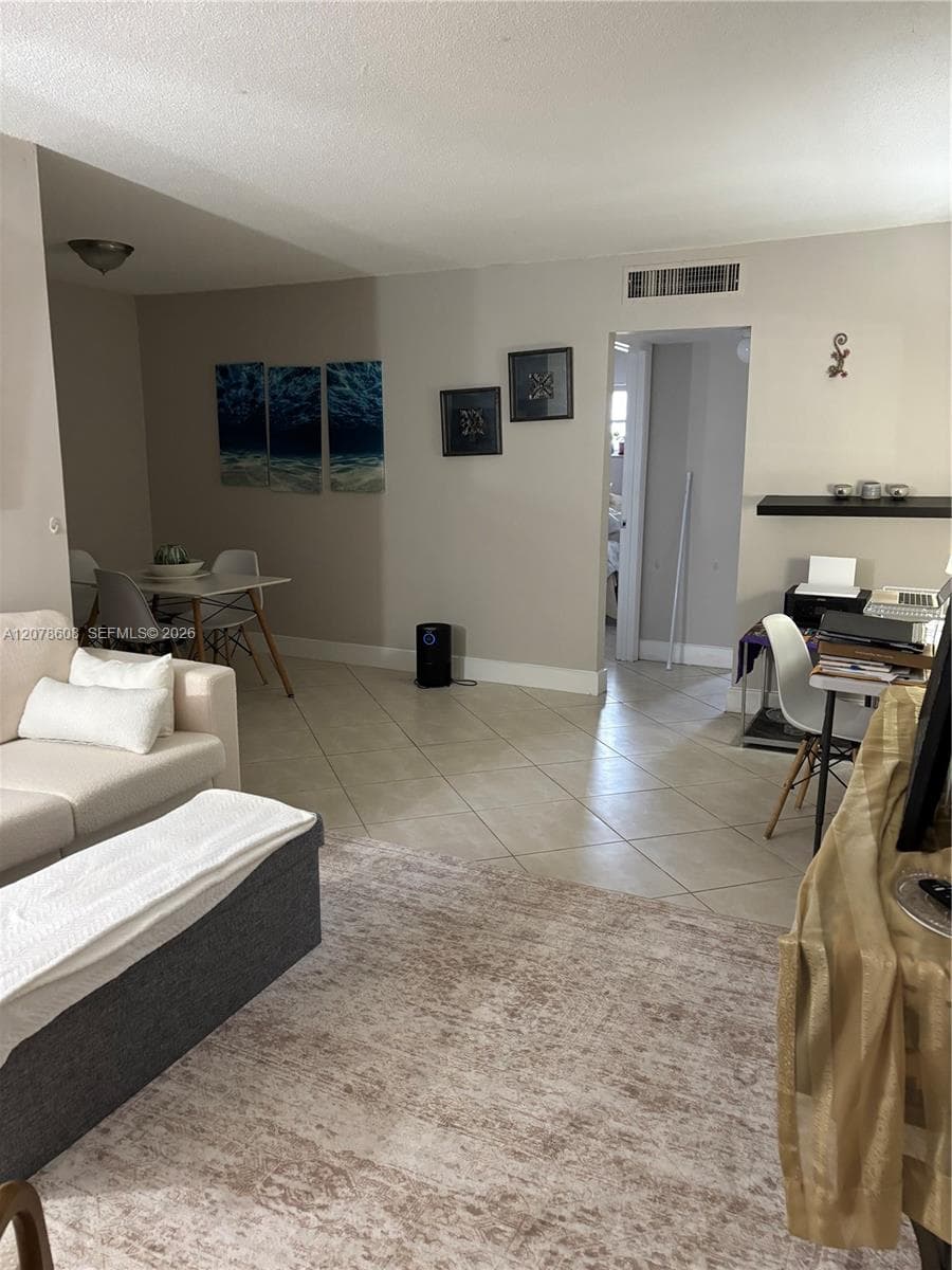 1100 NE 1st Ct # 102, Hallandale Beach, FL 33009 — zdjęcie 3