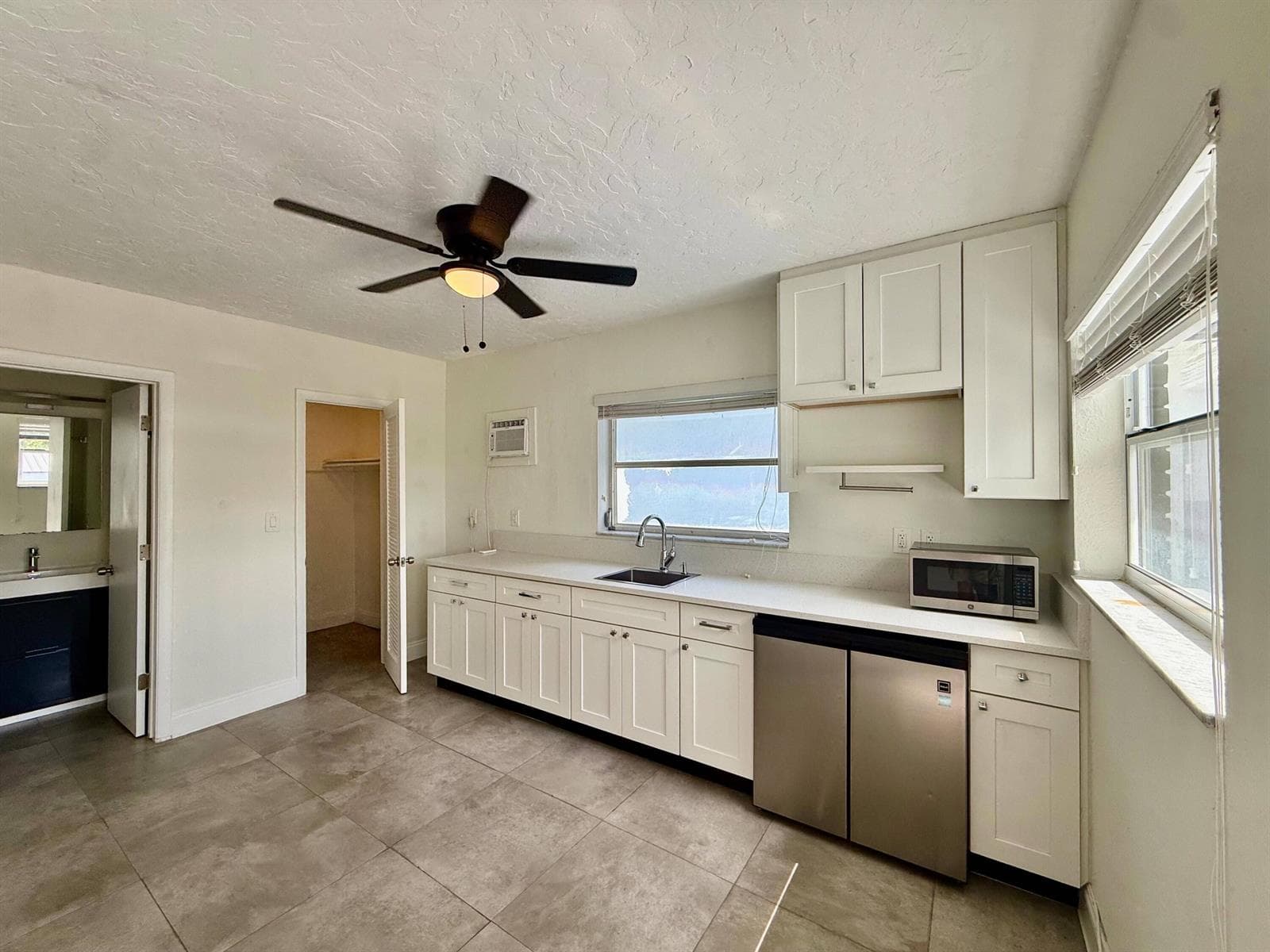 3684 NE 11th Avenue # Unit 4, Oakland Park, FL 33334 — zdjęcie 4