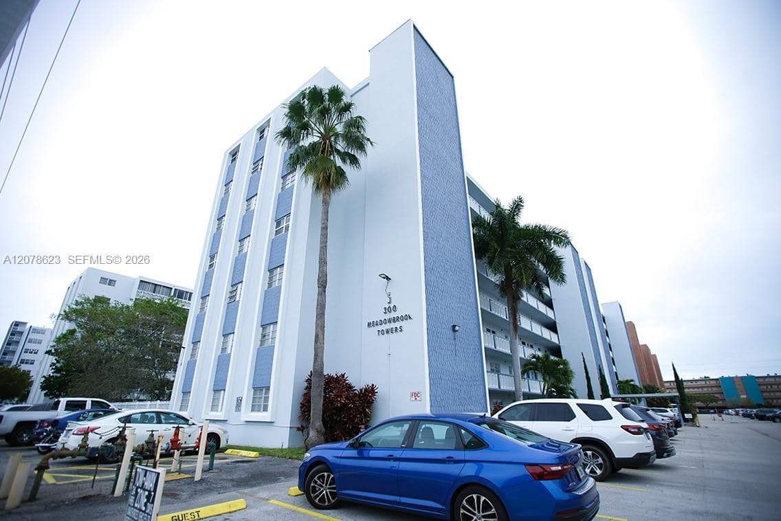 300 NE 12th Ave # 703, Hallandale Beach, FL 33009 — zdjęcie 2