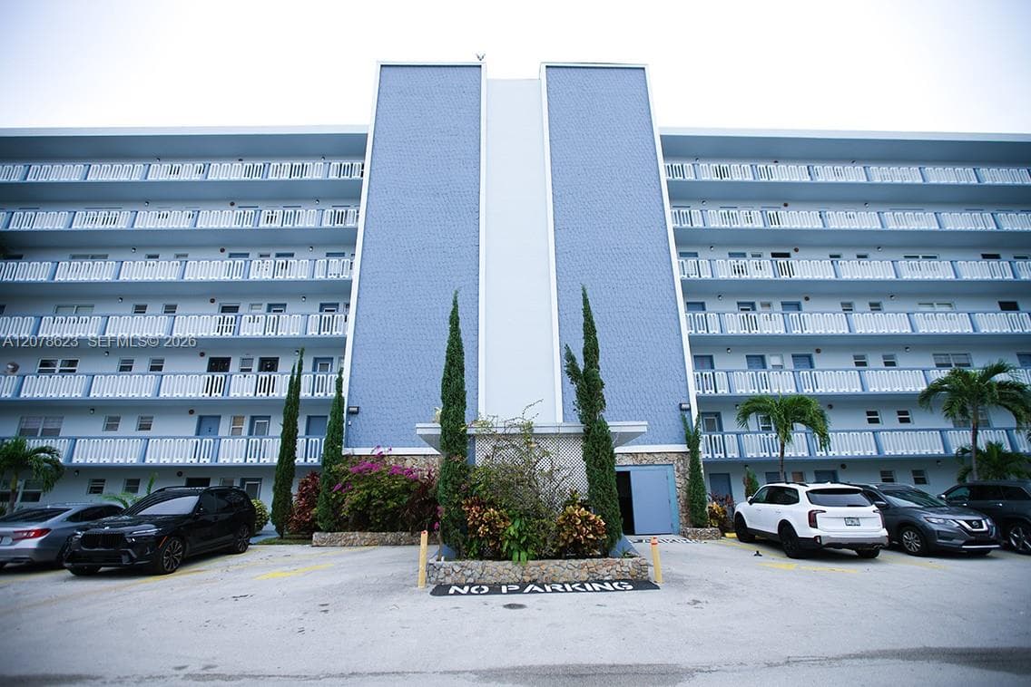 300 NE 12th Ave # 703, Hallandale Beach, FL 33009