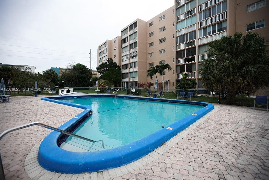 300 NE 12th Ave # 703, Hallandale Beach, FL 33009 — zdjęcie 5