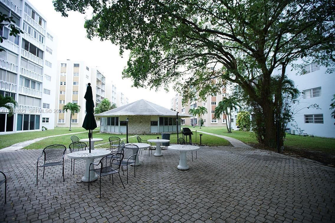 300 NE 12th Ave # 703, Hallandale Beach, FL 33009 — zdjęcie 4