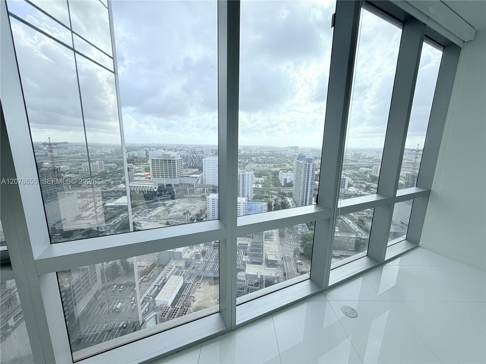851 NE 1st Ave # 3202, Miami, FL 33132 — zdjęcie 3