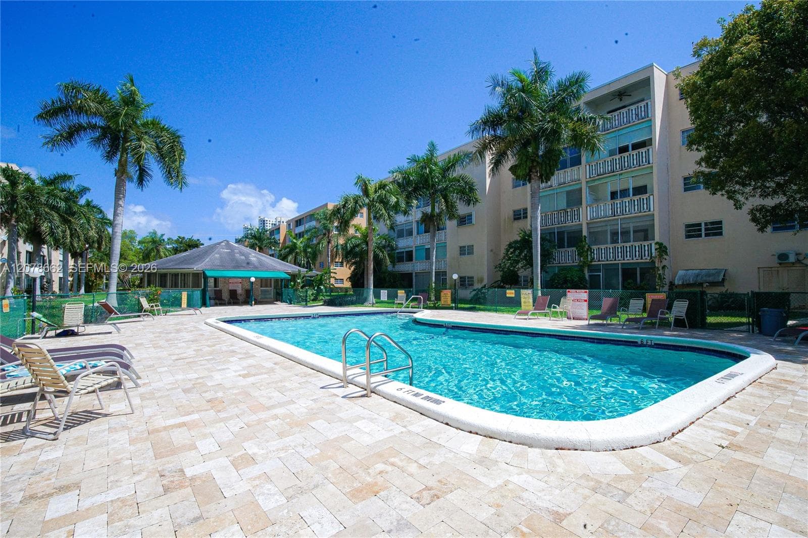 232 NE 12th Ave # 103, Hallandale Beach, FL 33009 — zdjęcie 2