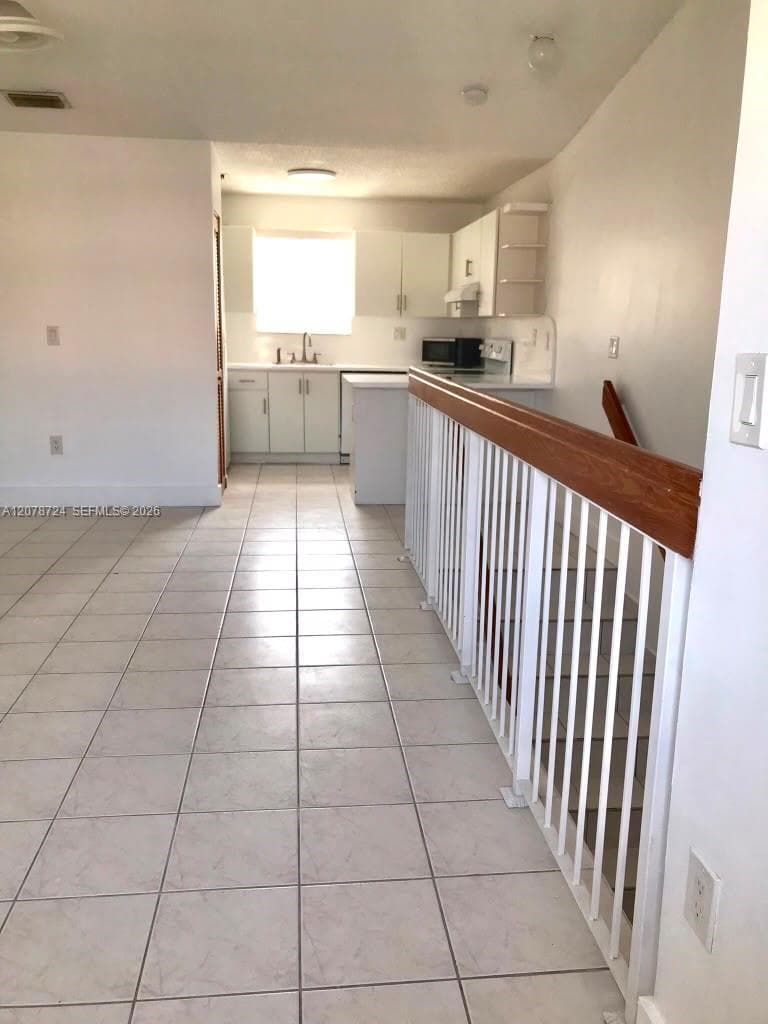 3264 W 70th St # 201, Hialeah, FL 33018 — zdjęcie 2