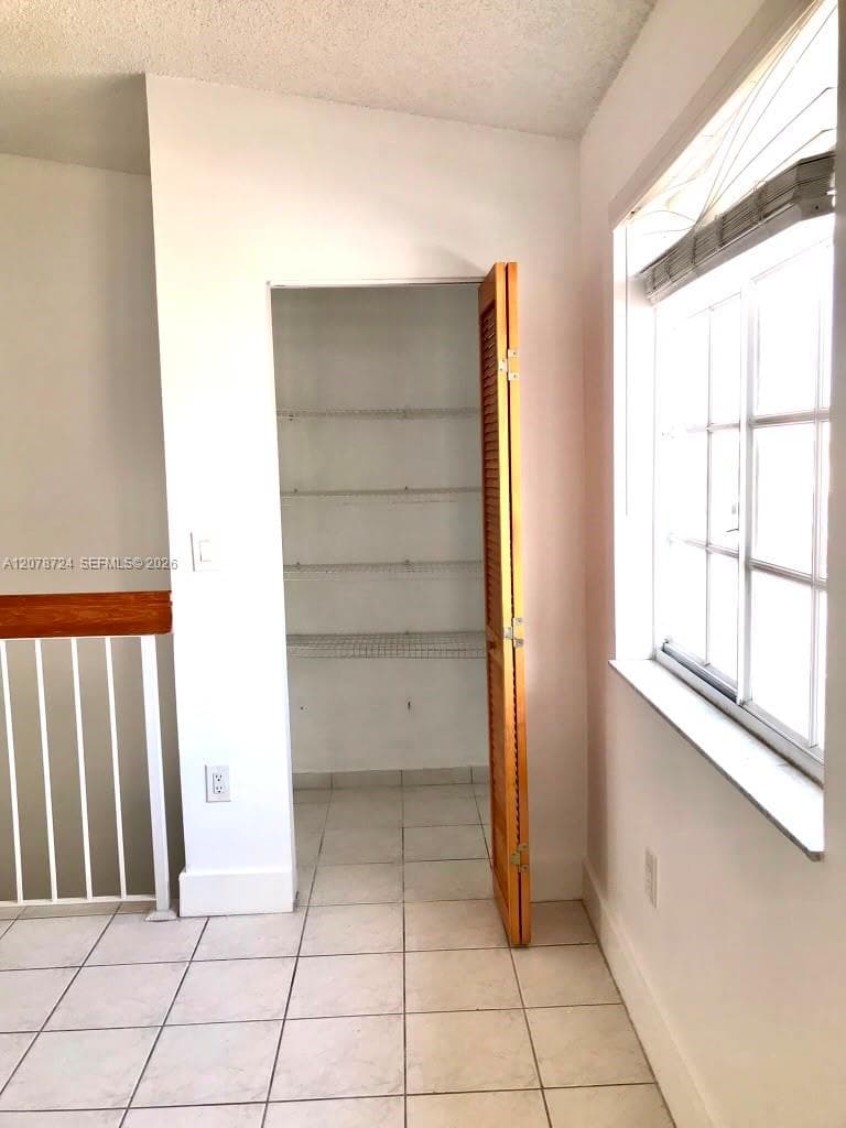 3264 W 70th St # 201, Hialeah, FL 33018 — zdjęcie 4