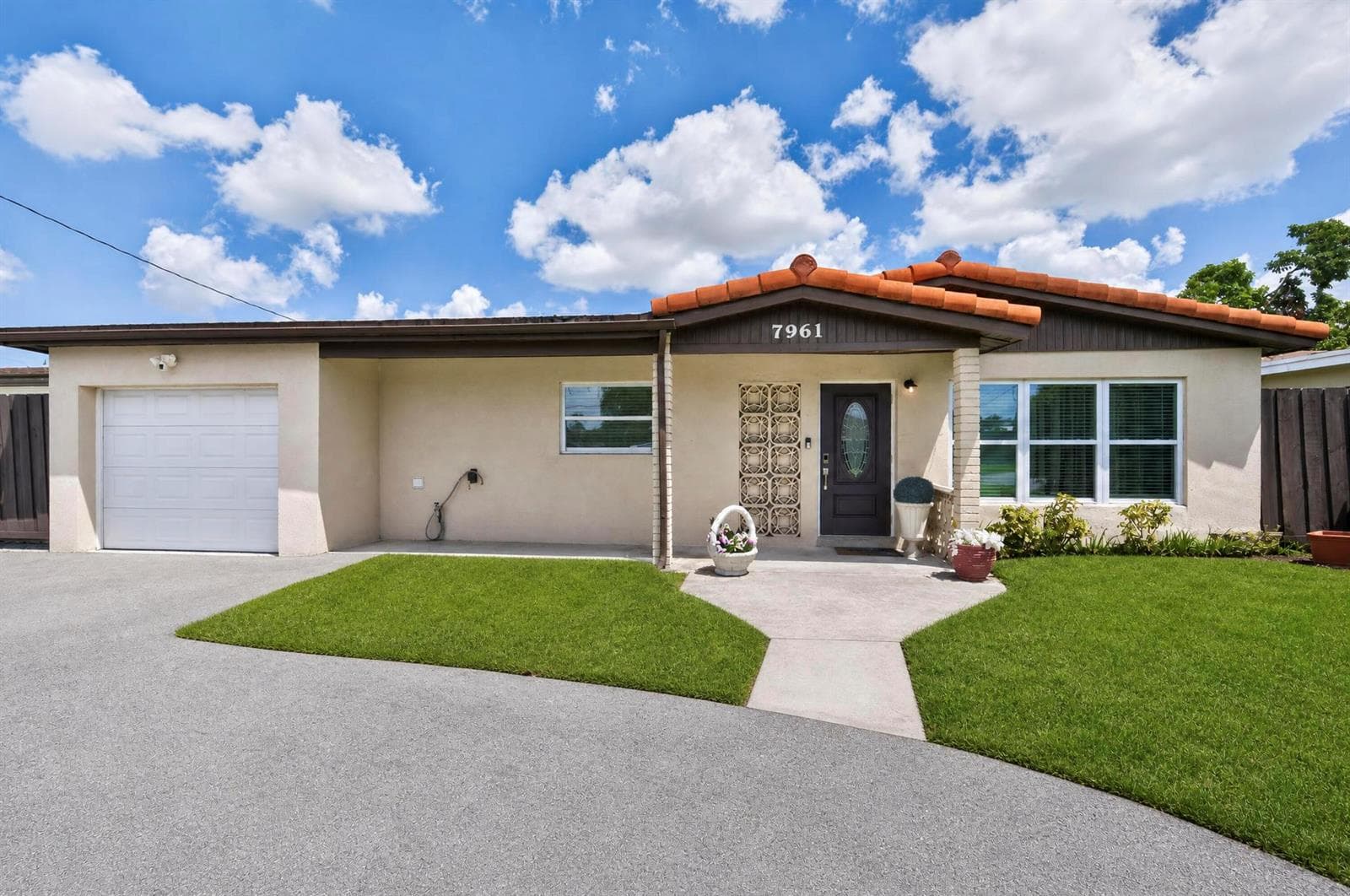 7961 N NORMANDY Street, Miramar, FL 33023 — zdjęcie 3
