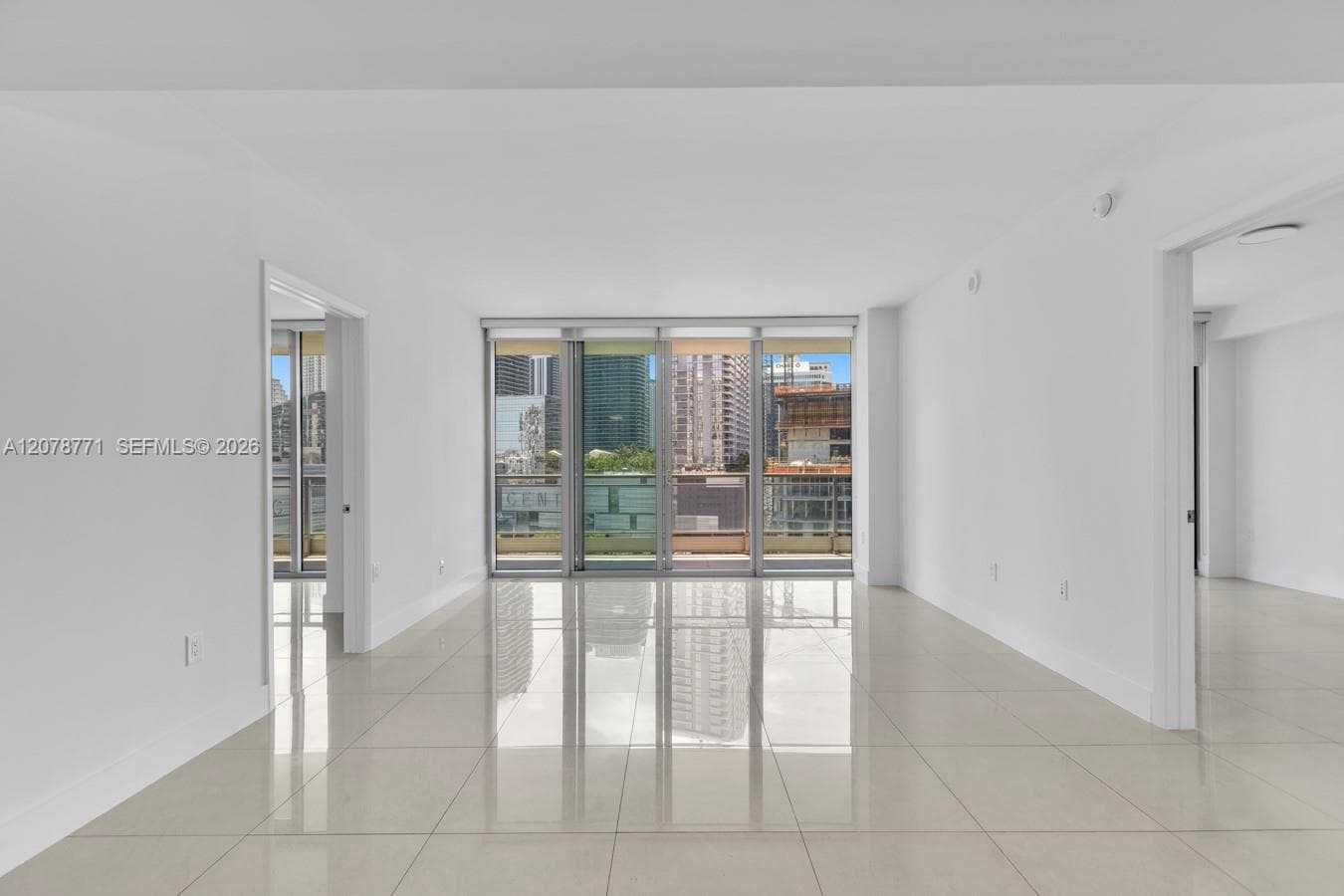 92 SW 3rd St # 1403, Miami, FL 33130 — zdjęcie 2