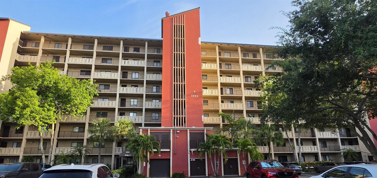 2206 S CYPRESS BEND Drive # 504, Pompano Beach, FL 33069