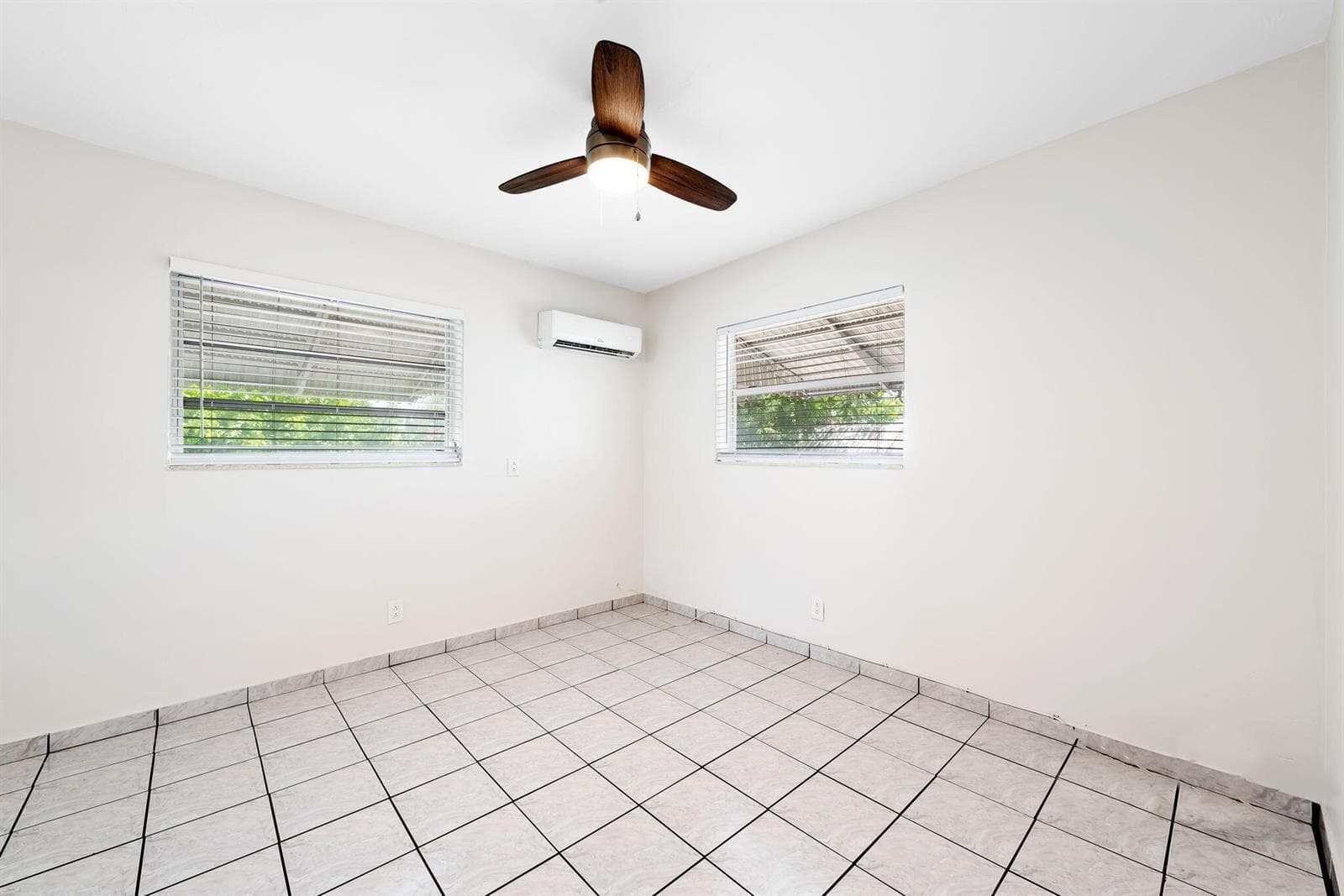 310 NE 6TH Street # 3, Hallandale Beach, FL 33009 — zdjęcie 2