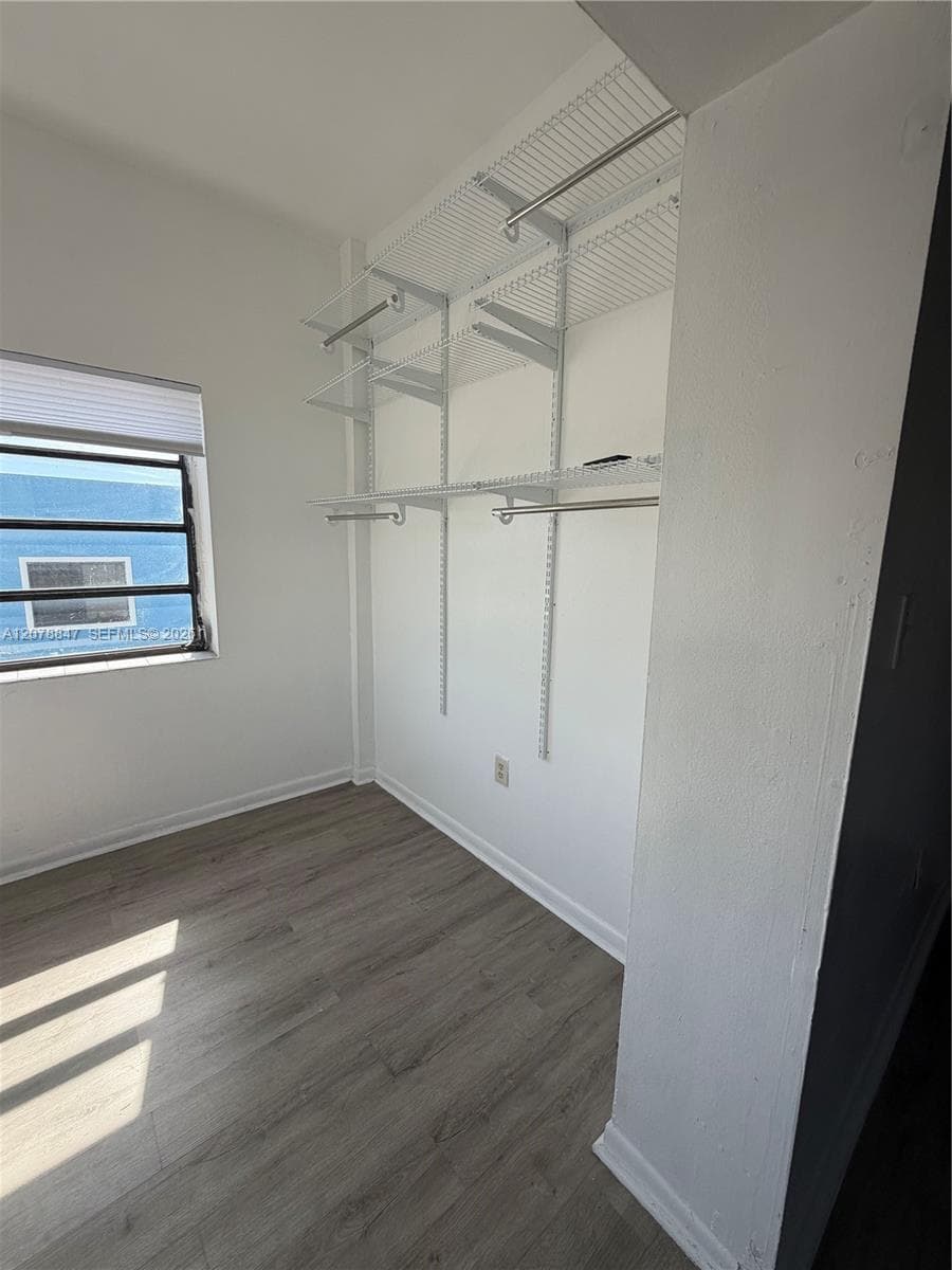 1560 SW 5th St # 5, Miami, FL 33135 — zdjęcie 2