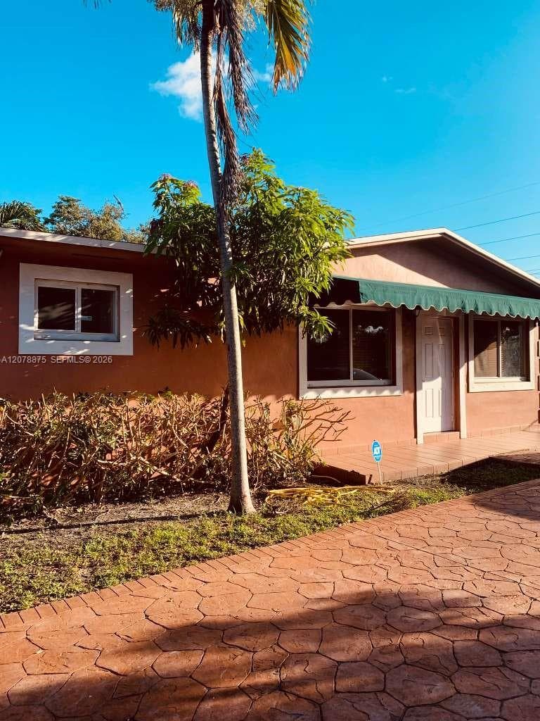 2272 NW 66th St, Miami, FL 33147 — zdjęcie 2