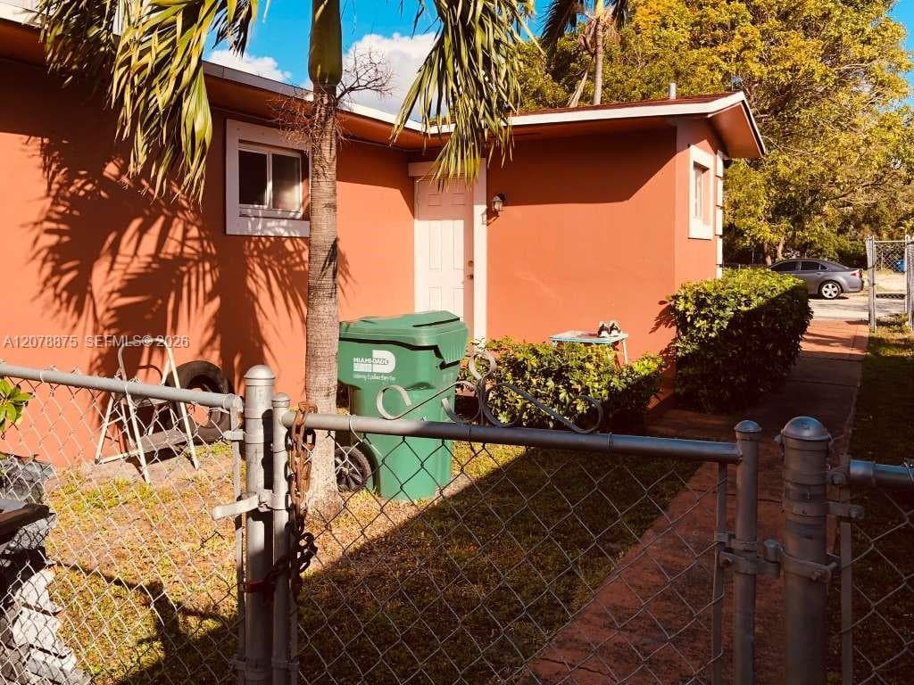 2272 NW 66th St, Miami, FL 33147 — zdjęcie 3