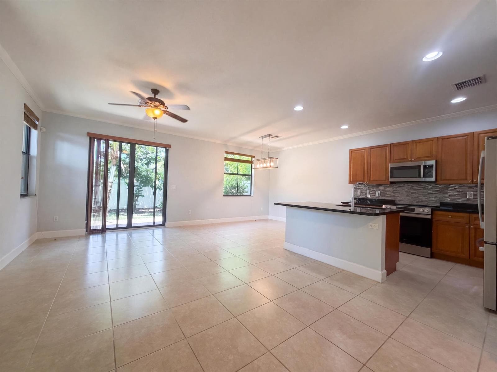 4967 NW 59th Street, Tamarac, FL 33319 — zdjęcie 2