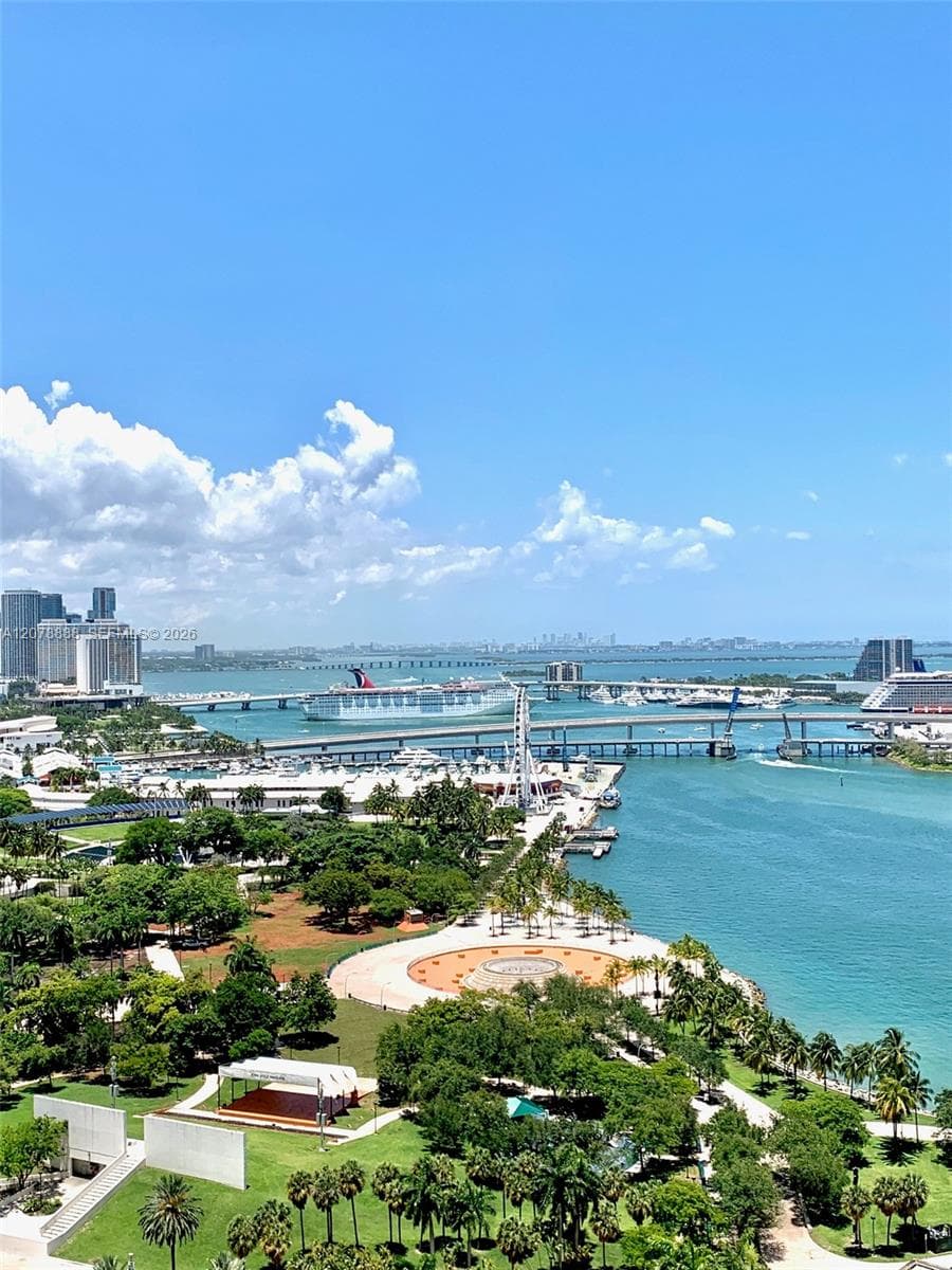 325 S Biscayne Blvd # 2714, Miami, FL 33131