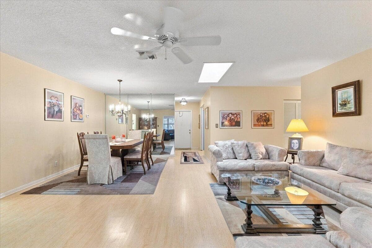 9843 NW 75TH Court NW, Tamarac, FL 33321 — zdjęcie 2
