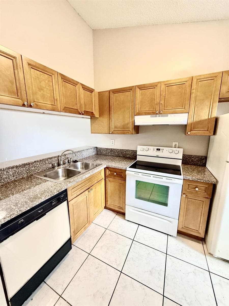 11632 NW 23rd Court, Coral Springs, FL 33065 — zdjęcie 2