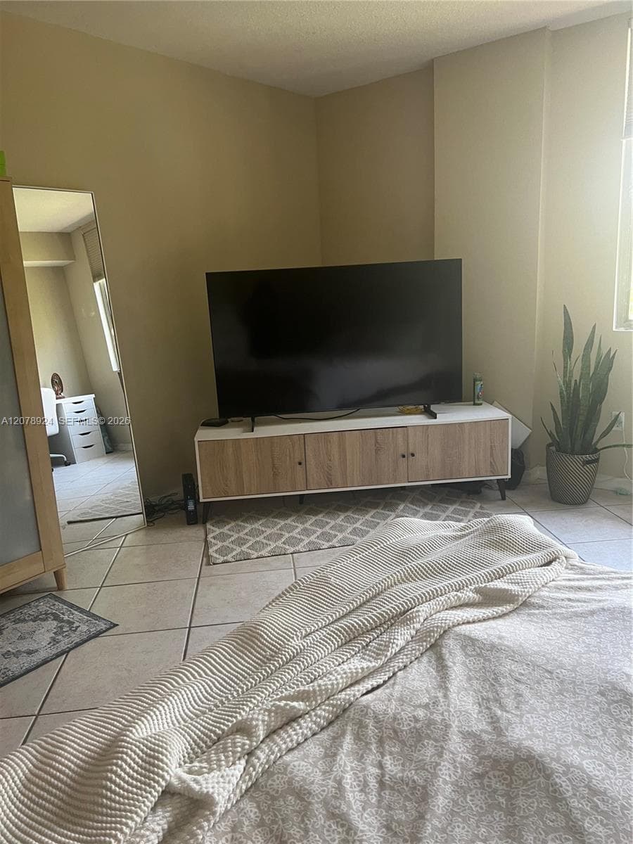 2630 SW 28th St # 26, Miami, FL 33133 — zdjęcie 3