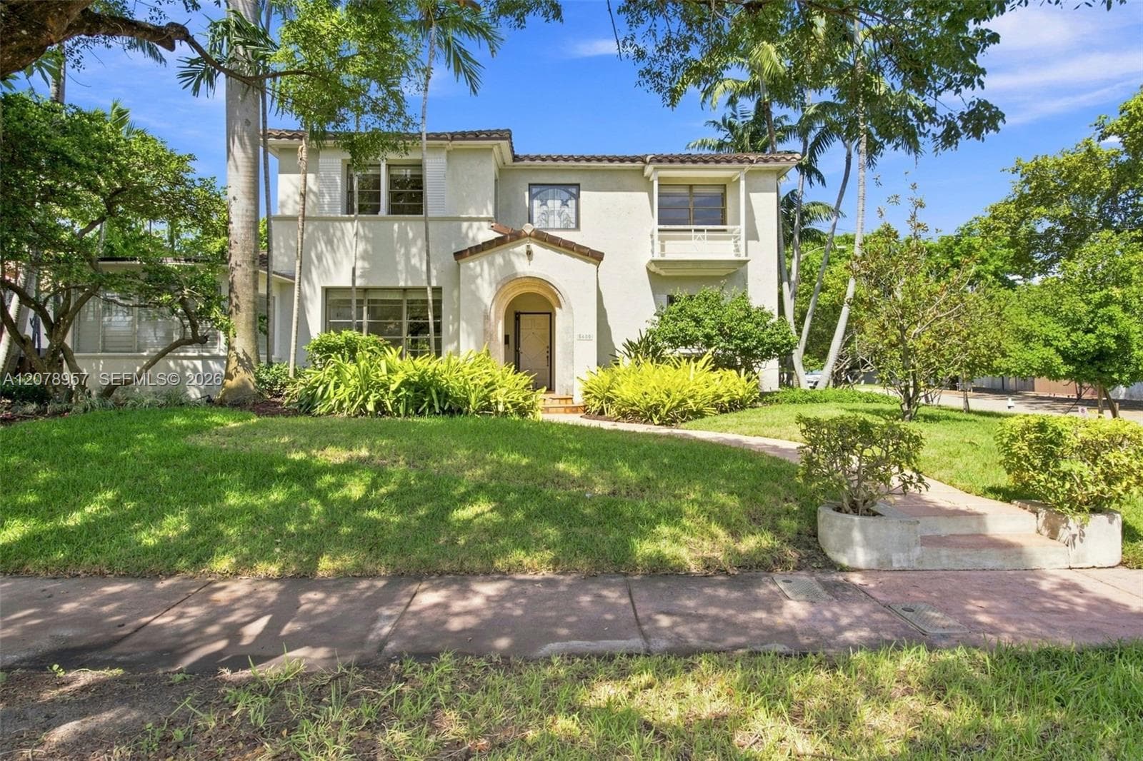 5680 Pine Tree Dr, Miami Beach, FL 33140 — zdjęcie 2
