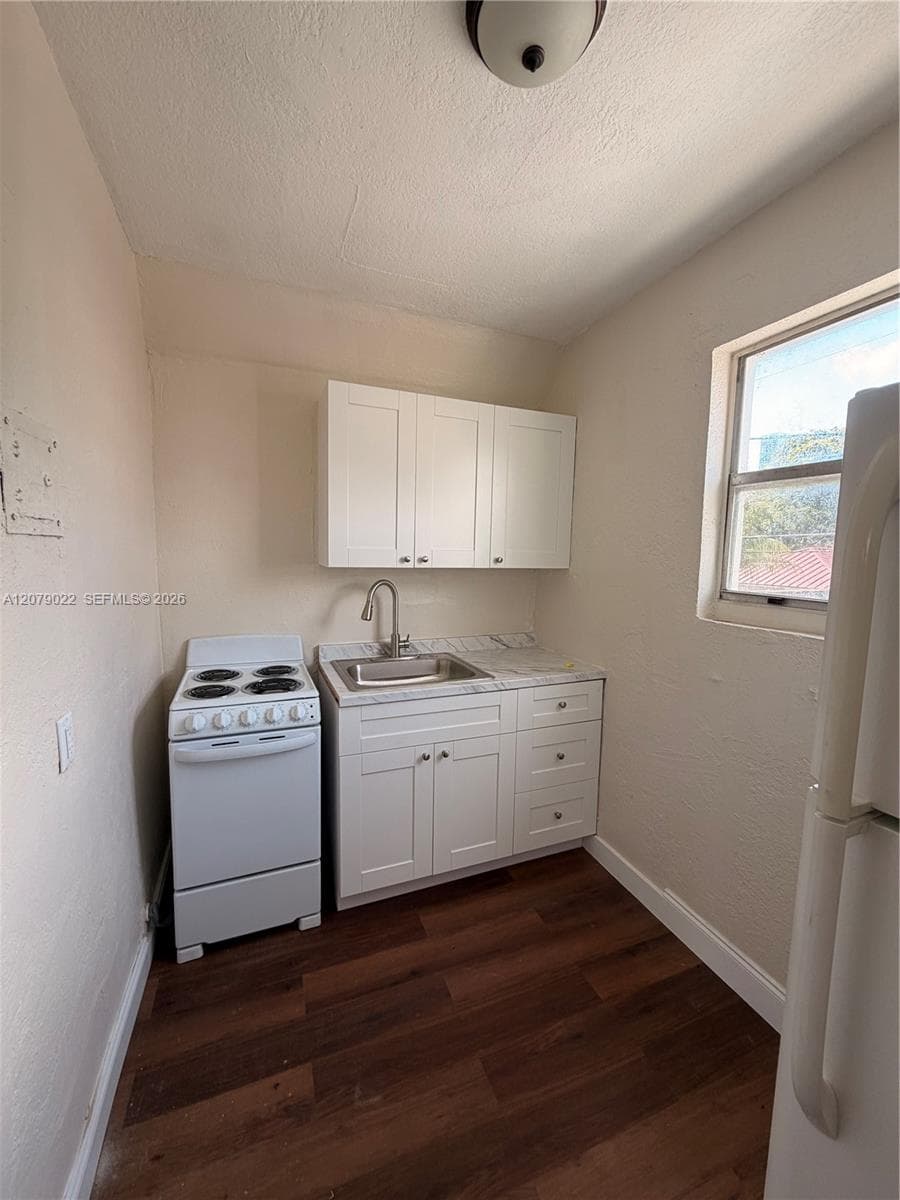 225 NW 17th St # 4, Miami, FL 33136 — zdjęcie 4