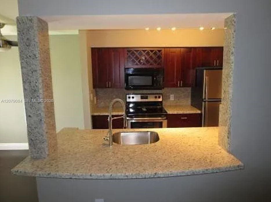 2405 NW 33rd St # 1211, Oakland Park, FL 33309