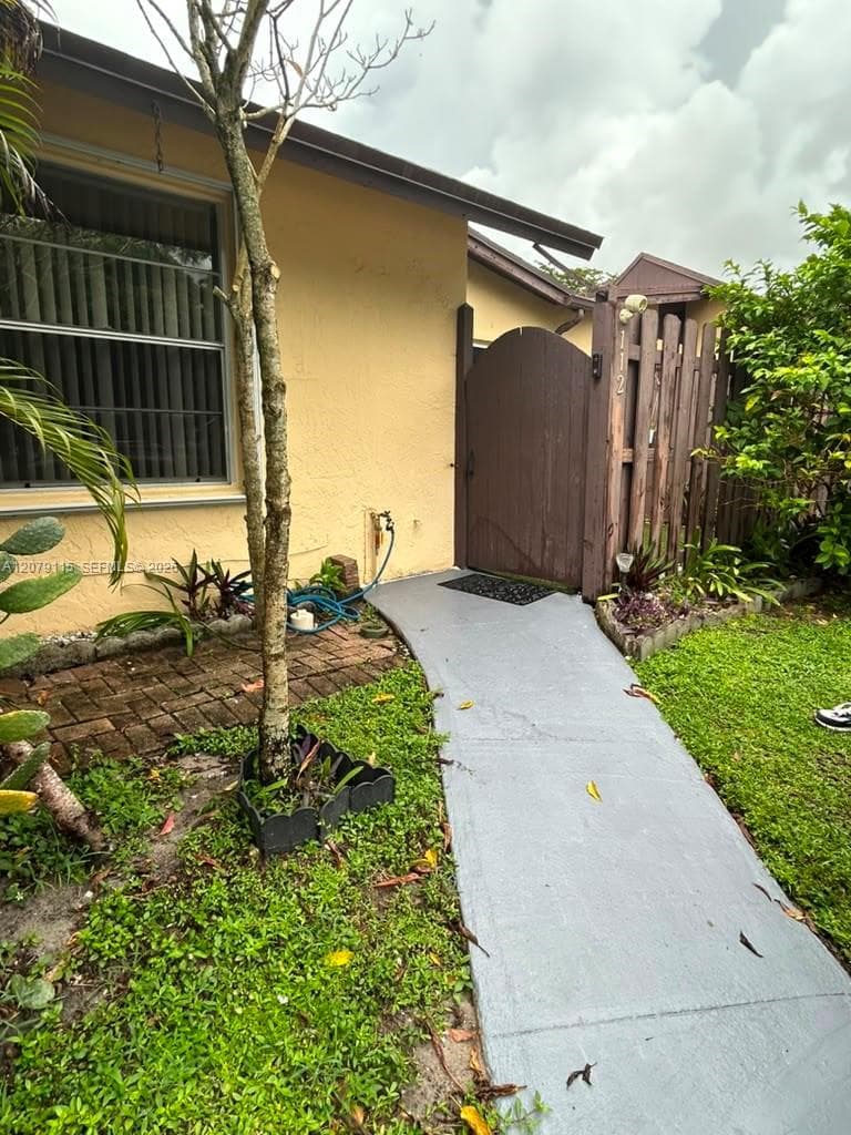 112 Fox Rd # 2-50, Hollywood, FL 33024