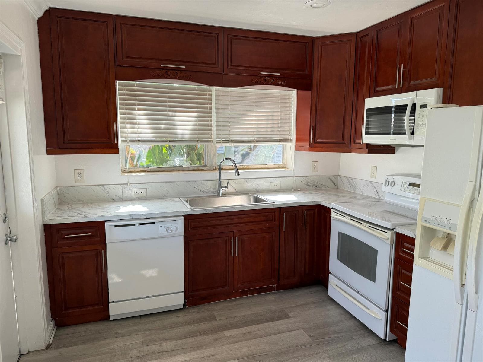 108 SE 10th Avenue # Front, Pompano Beach, FL 33060 — zdjęcie 4