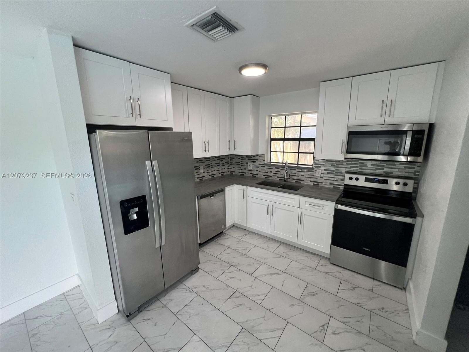 4421 NW 33rd St, Lauderdale Lakes, FL 33319 — zdjęcie 3