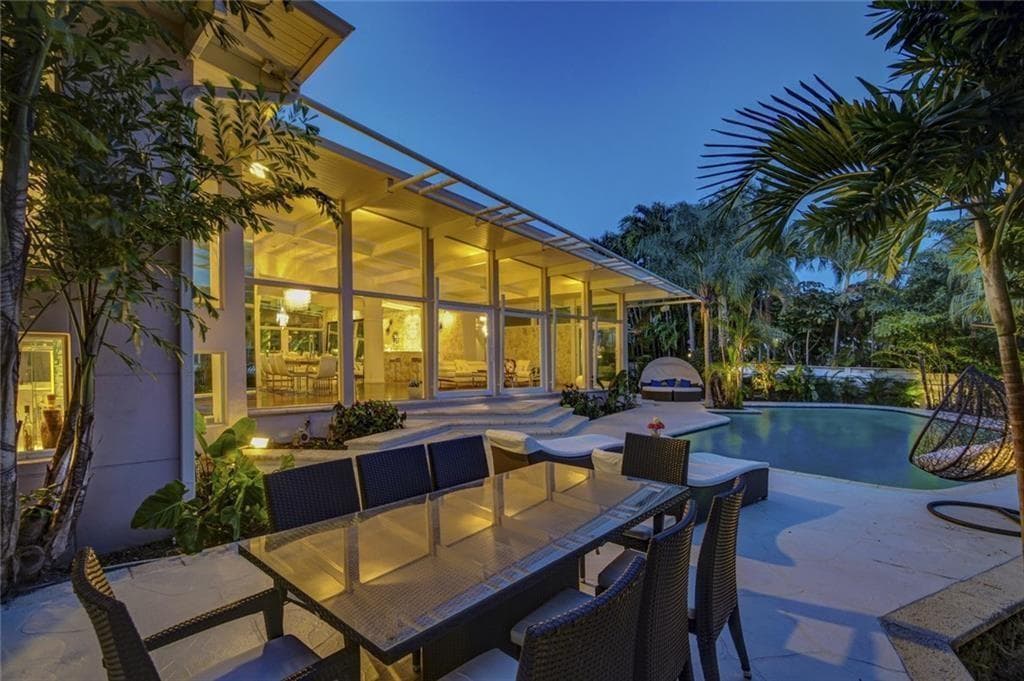 28 PELICAN Drive, Fort Lauderdale, FL 33301
