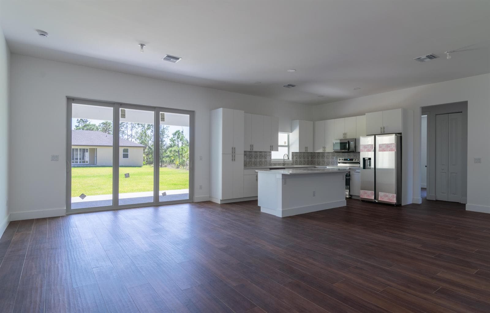 15061 BRAINBRIDGE Circle, Port Charlotte, FL 33981 — zdjęcie 4