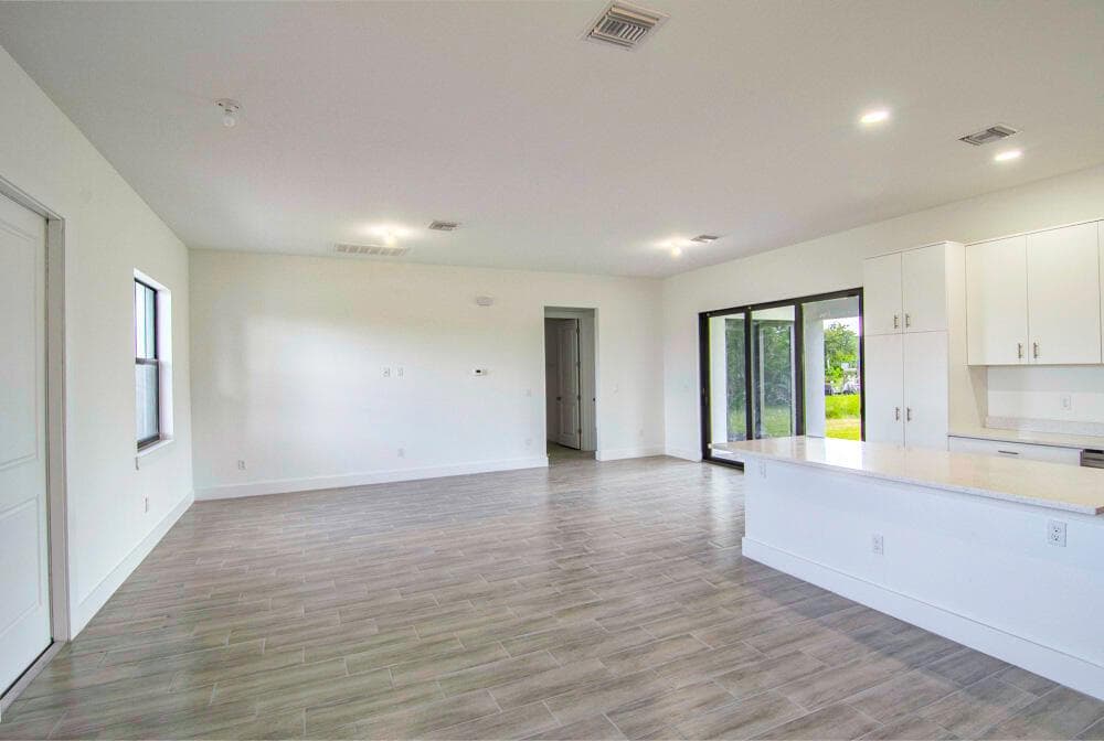 15633 LAKELAND Circle, Port Charlotte, FL 33981 — zdjęcie 5