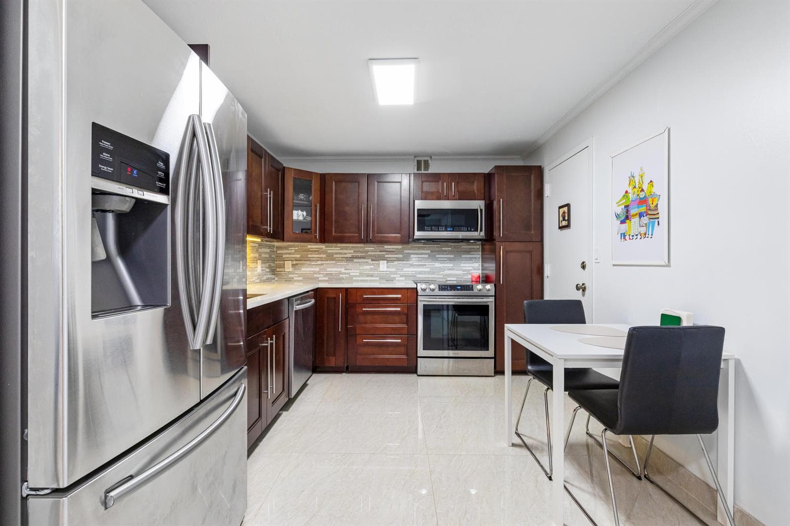 427 Golden Isles Drive, Hallandale Beach, FL 33009 — zdjęcie 3